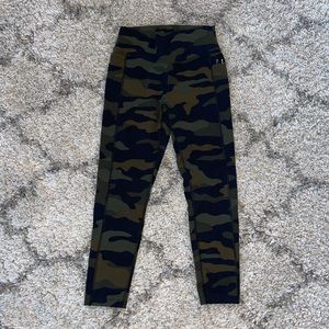 PINK Cameo leggings with side pockets. Barley warn